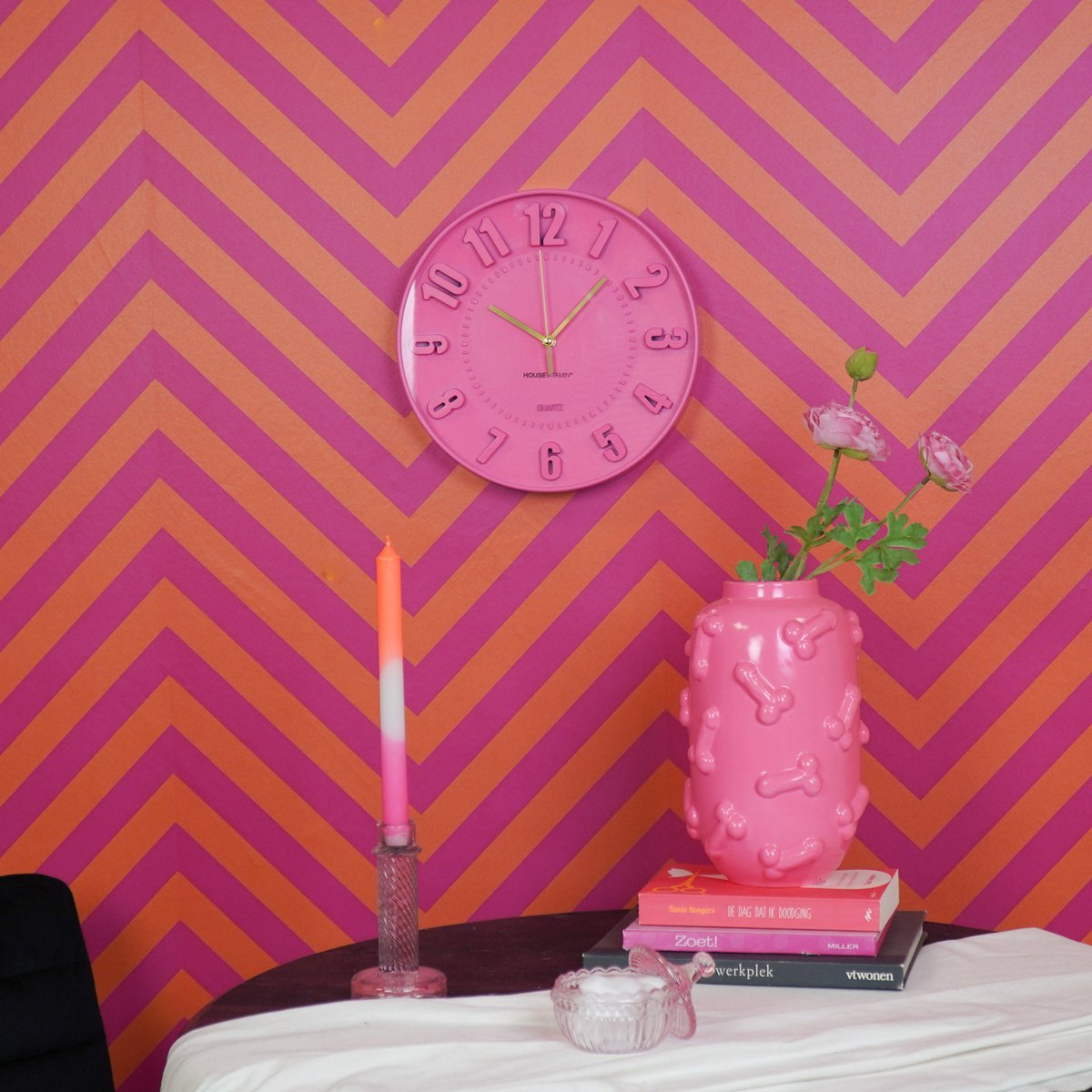 Klok- wandkloknummers- neon roze -30x30x4cm